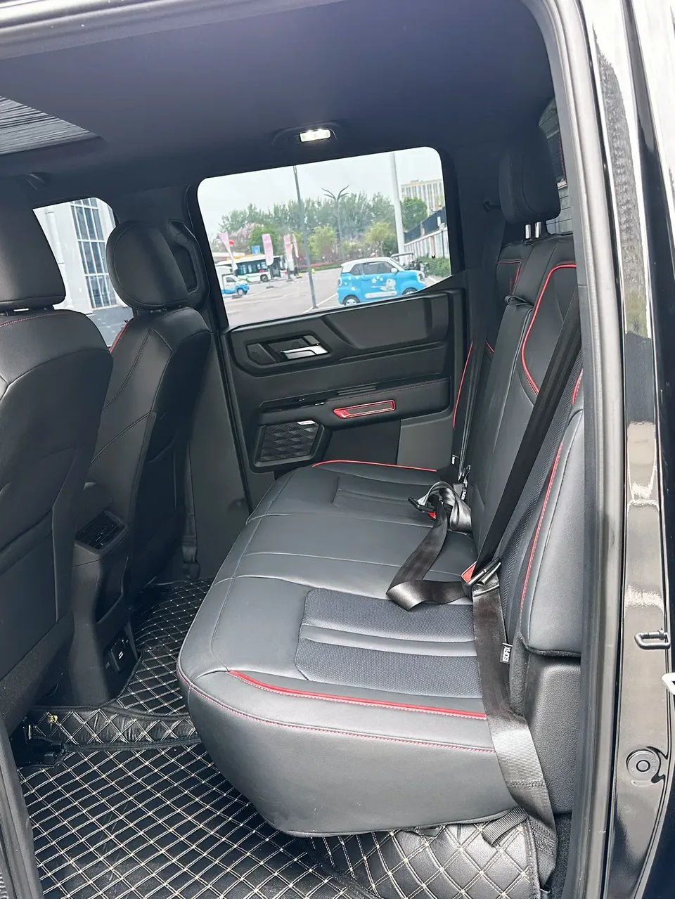Jiangling Avenue Avenue 2024 2.3T Automatic Diesel 4WD Unlimited Edition 2026 — thumbnail 3