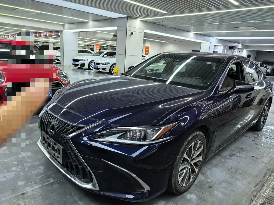 Lexus ES 2023
