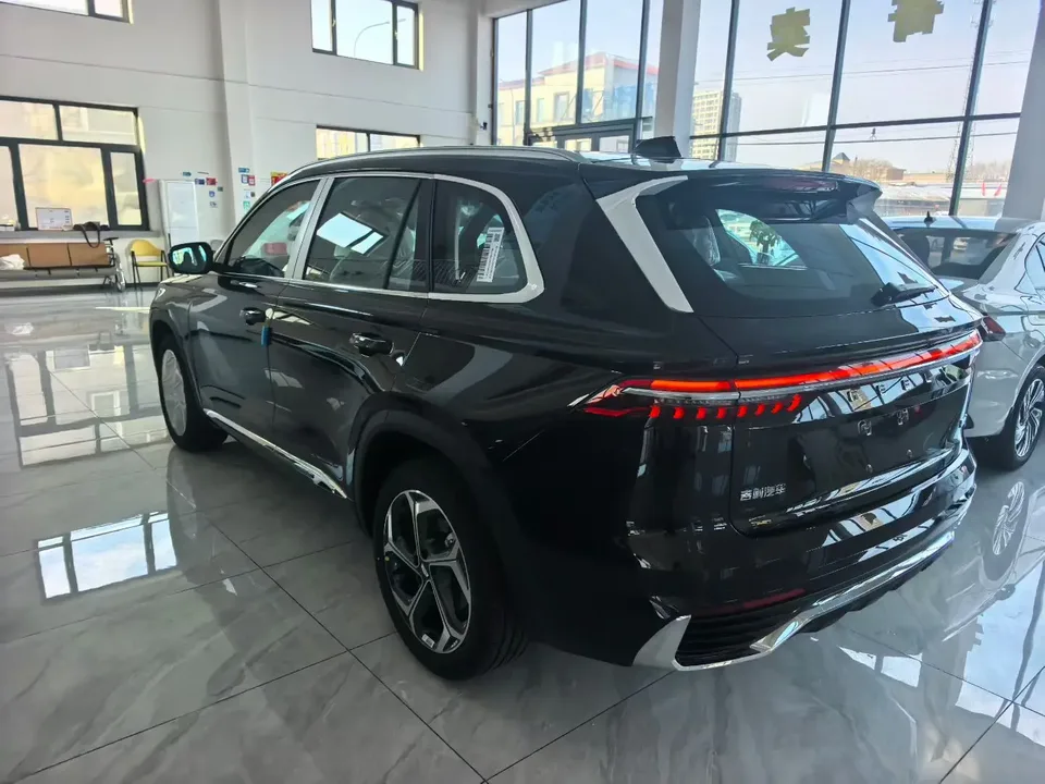 Geely Monjaro 2.0TD DCT EVO 2WD Changfeng Edition 2026 — миниатюра 4