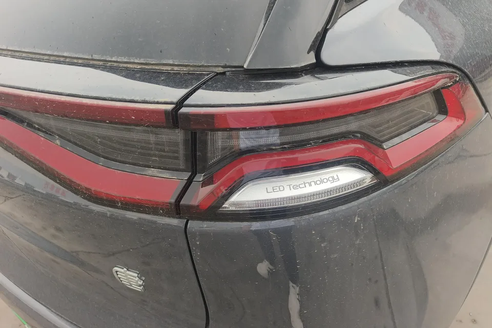 BYD Tang DM DM-i 1.5T 112KM Premium Edition 2022 — миниатюра 4