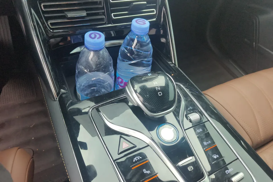 BYD Tang DM DM-i 1.5T 112KM Premium Edition 2022 — миниатюра 5