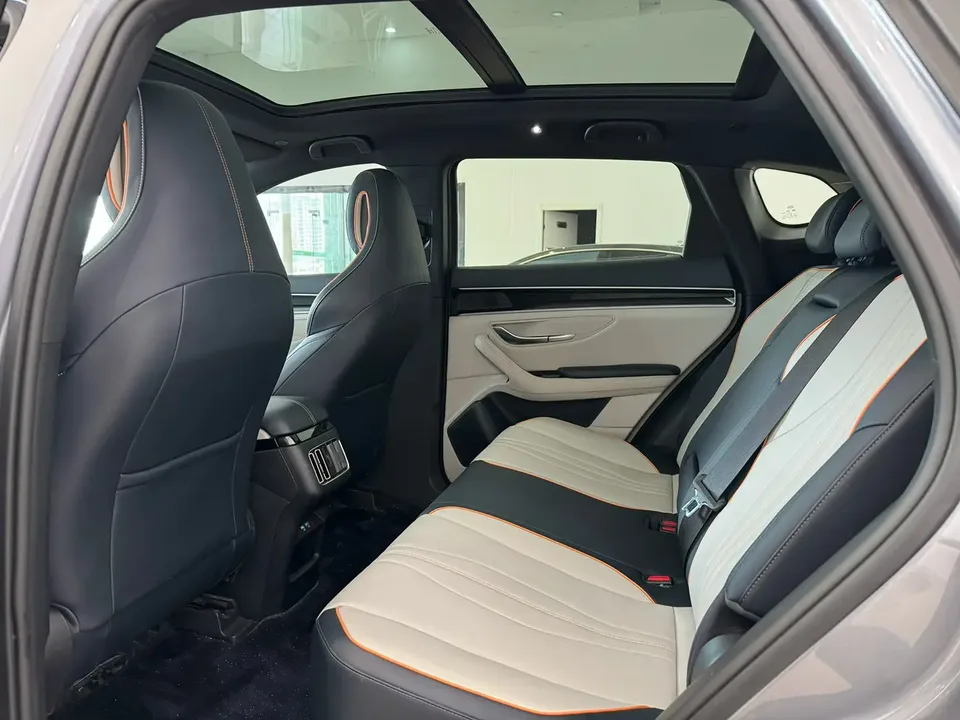 BYD Song PLUS DM DM-i 110KM 2WD flagship model 2022 — миниатюра 3