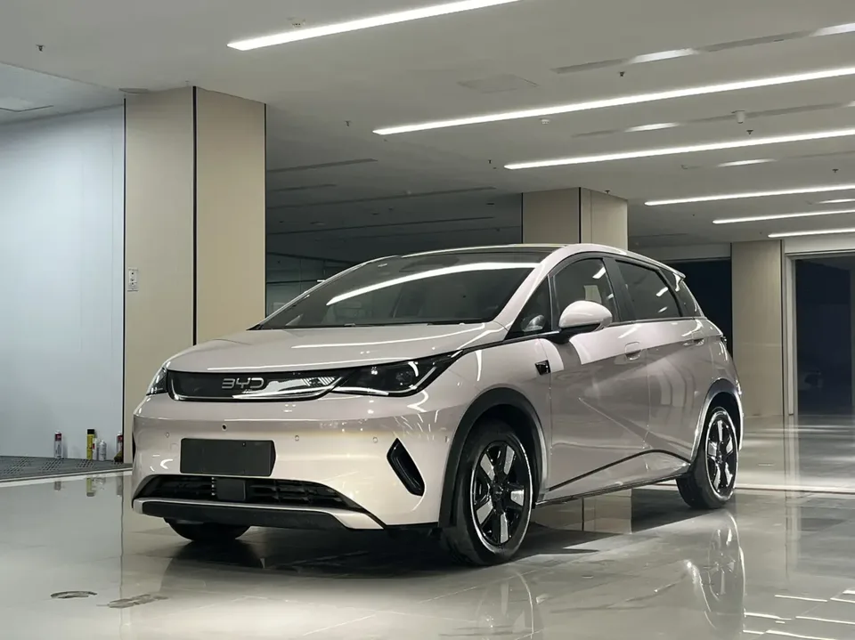 BYD Dolphin 2025