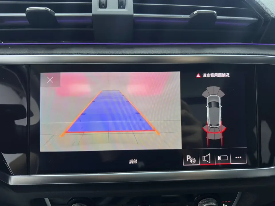 Audi Q3 Audi Q3 2022 35 TFSI Fashionable and Dynamic 2022 — миниатюра 3