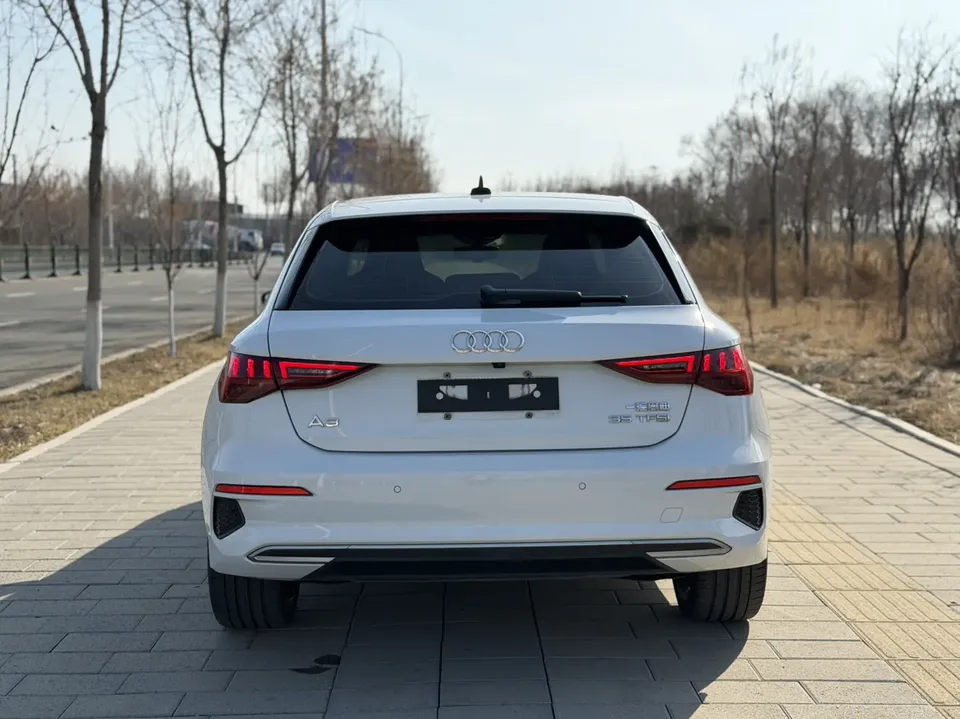 Audi A3 Sportback 35 TFSI stylish and sporty 2022 — миниатюра 2