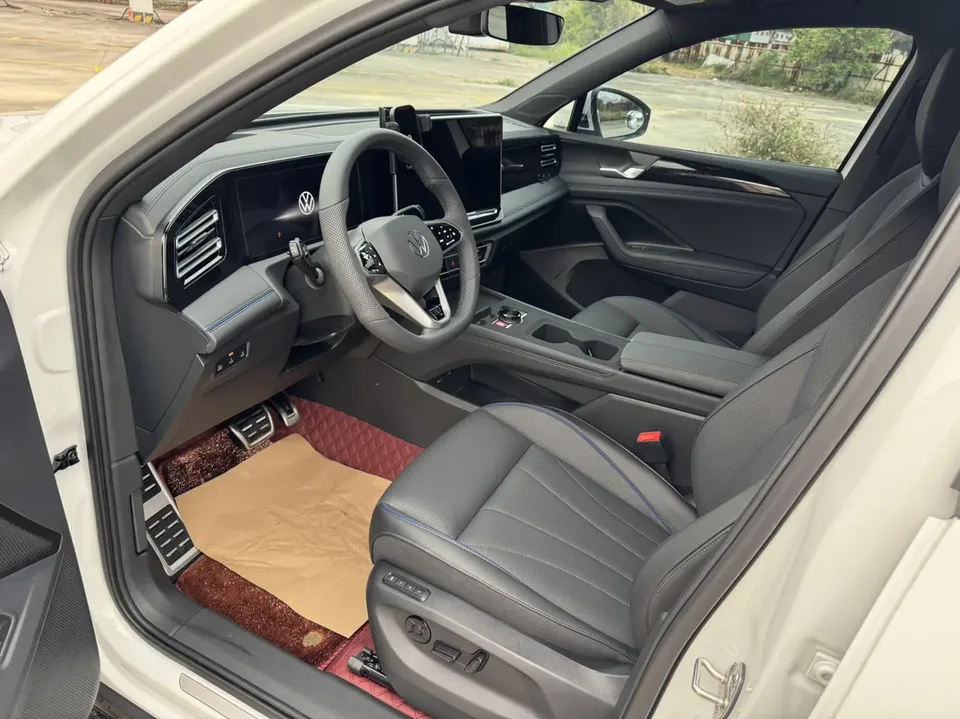 Volkswagen Tiguan L Tiguan L 2024 Pro 330TSI 2WD Smart Edition 2025 — thumbnail 4