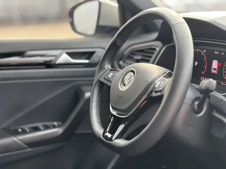 Volkswagen T-Roc Tangeu 280TSI DSG four-wheel drive luxury smart version 2022 — миниатюра 4