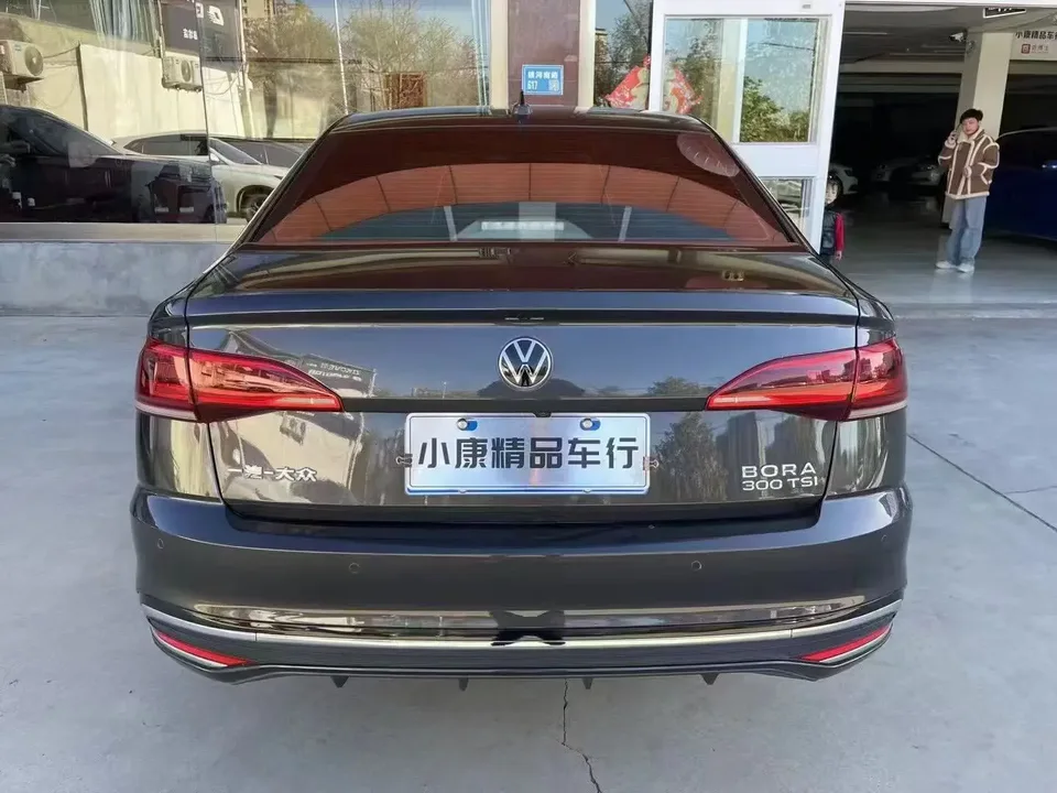 Volkswagen Bora 300TSI DSG Premium Edition 2023 — миниатюра 2