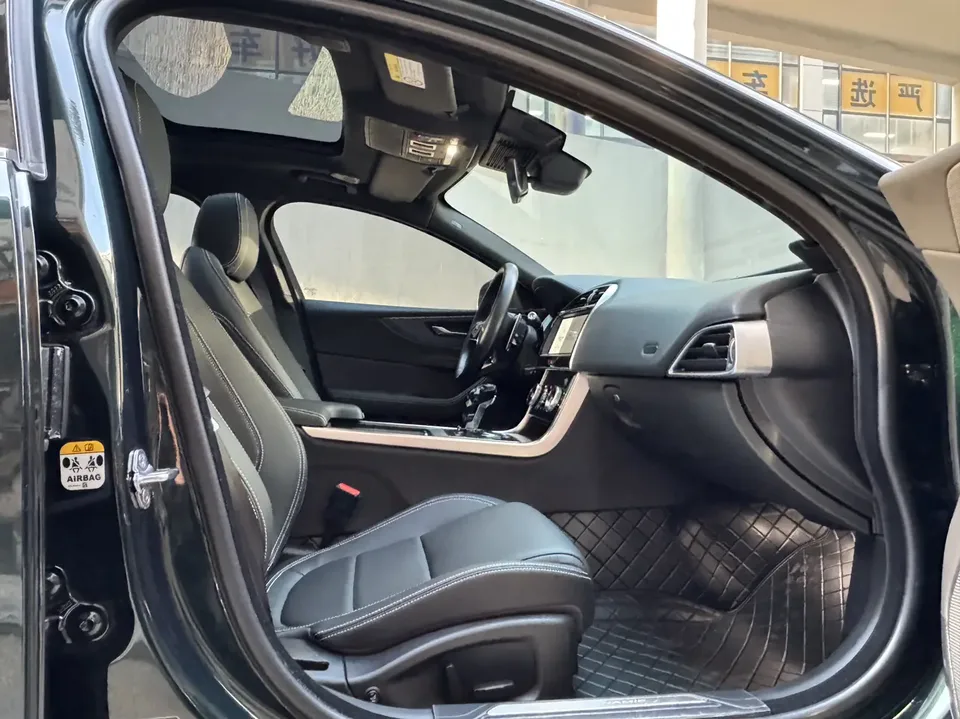 Jaguar XEL 2.0T 200PS R-DYNAMIC Youth Sports Edition 2023 — миниатюра 4