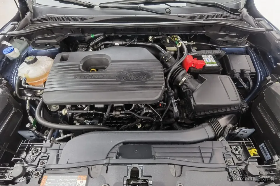 Ford Escape EcoBoost 245 2WD Premium Edition 2023 — миниатюра 2