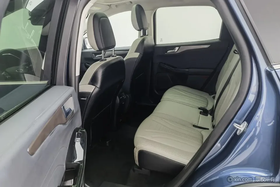 Ford Escape EcoBoost 245 2WD Premium Edition 2023 — миниатюра 5