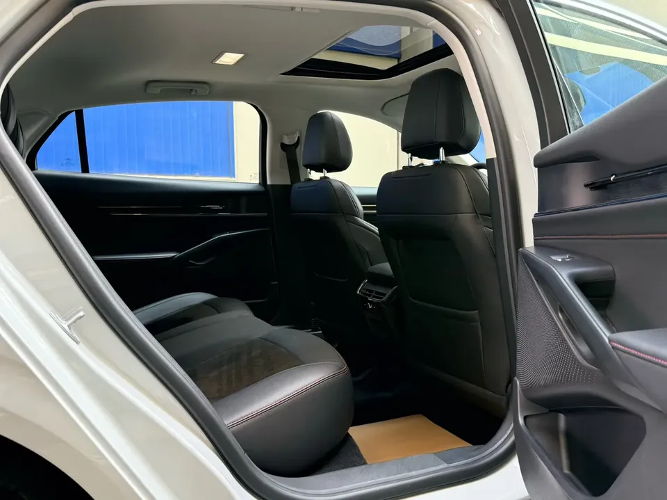 Ford Mondeo Mondeo EcoBoost 180 Luxury 2023 — миниатюра 3