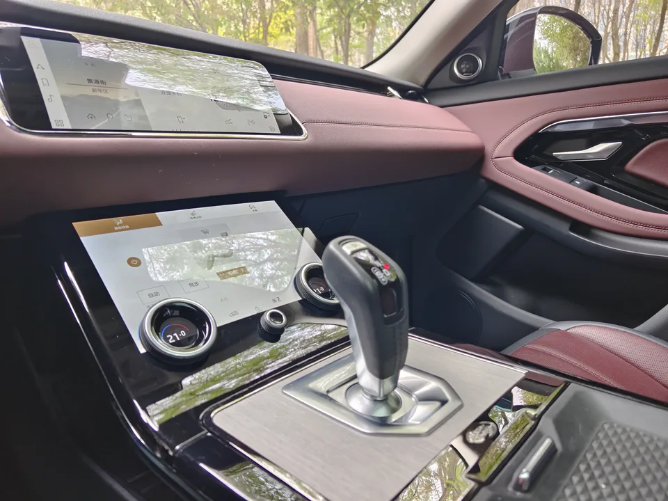 Land Rover Range Rover Evoque Aurora L 249PS R-Dynamic Luxury Edition 2024 — миниатюра 5