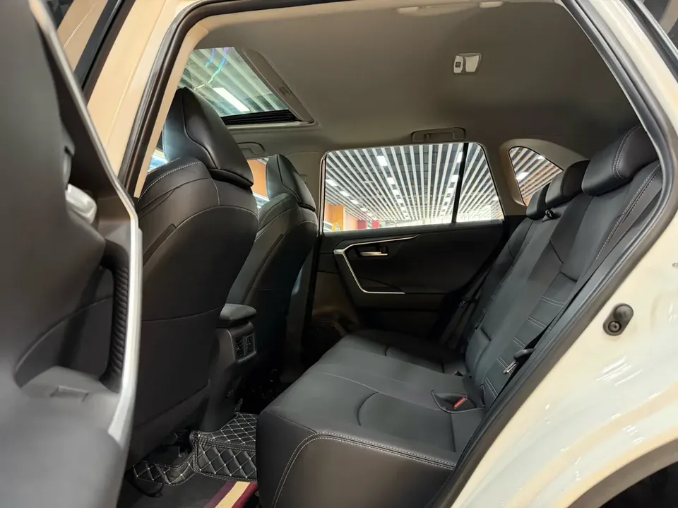 Toyota Willanda Weilanda 2022 2.0L two-wheel drive luxury version 2023 — миниатюра 3