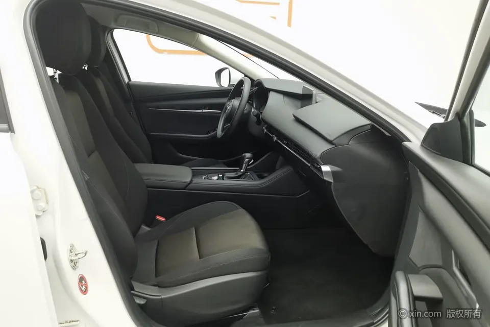 Mazda Axela 2.0L Automatic Quality Edition 2024 — миниатюра 2