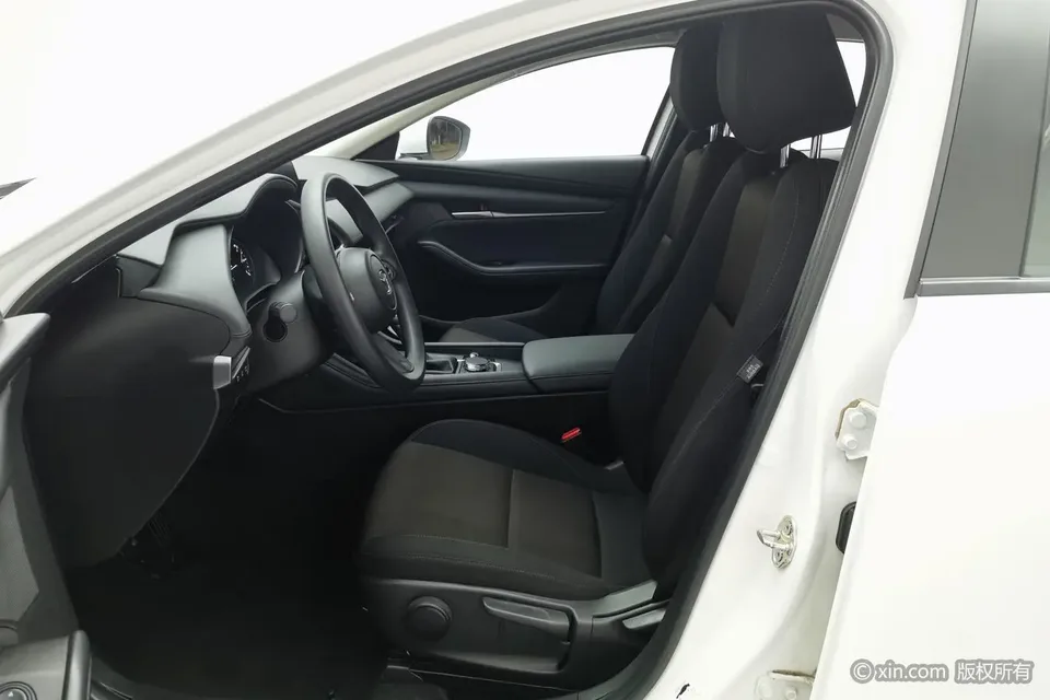 Mazda Axela 2.0L Automatic Quality Edition 2024 — миниатюра 3
