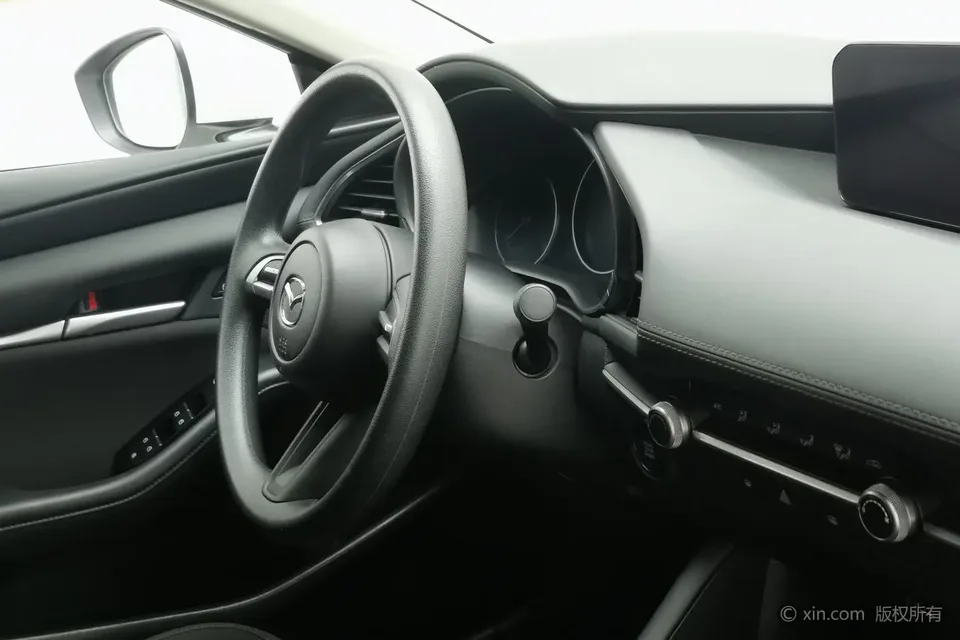 Mazda Axela 2.0L Automatic Quality Edition 2024 — миниатюра 4