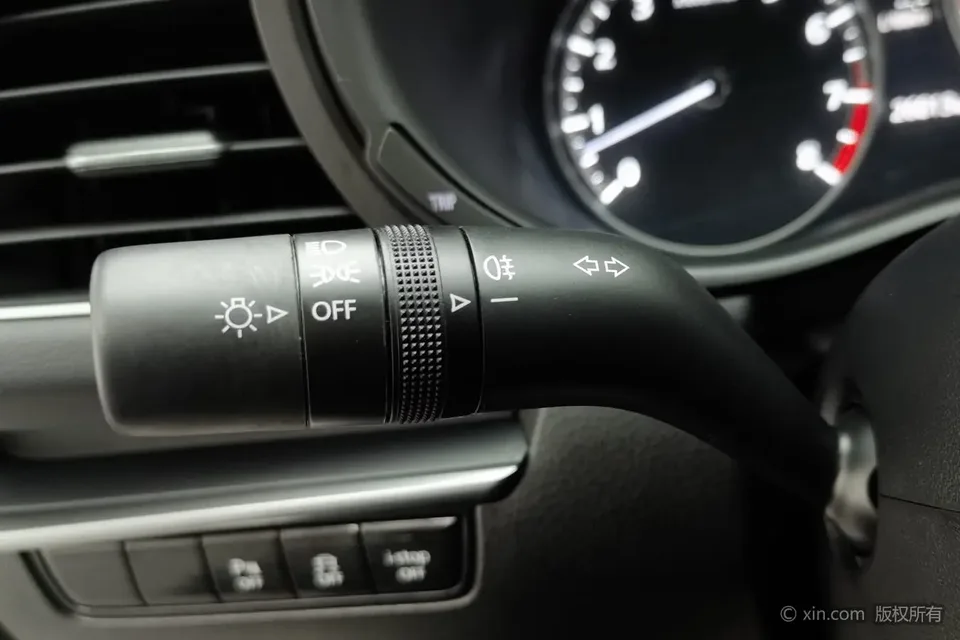 Mazda Axela 2.0L Automatic Quality Edition 2024 — миниатюра 5