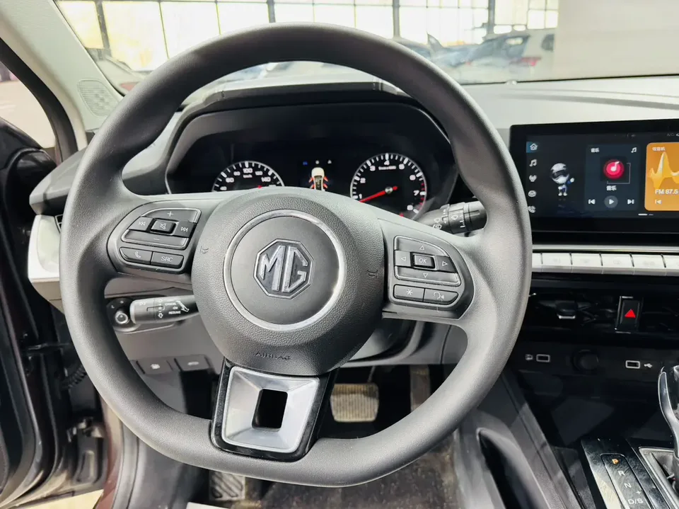 MG 5 180DVVT CVT Youth Deluxe Edition 2022 — миниатюра 3