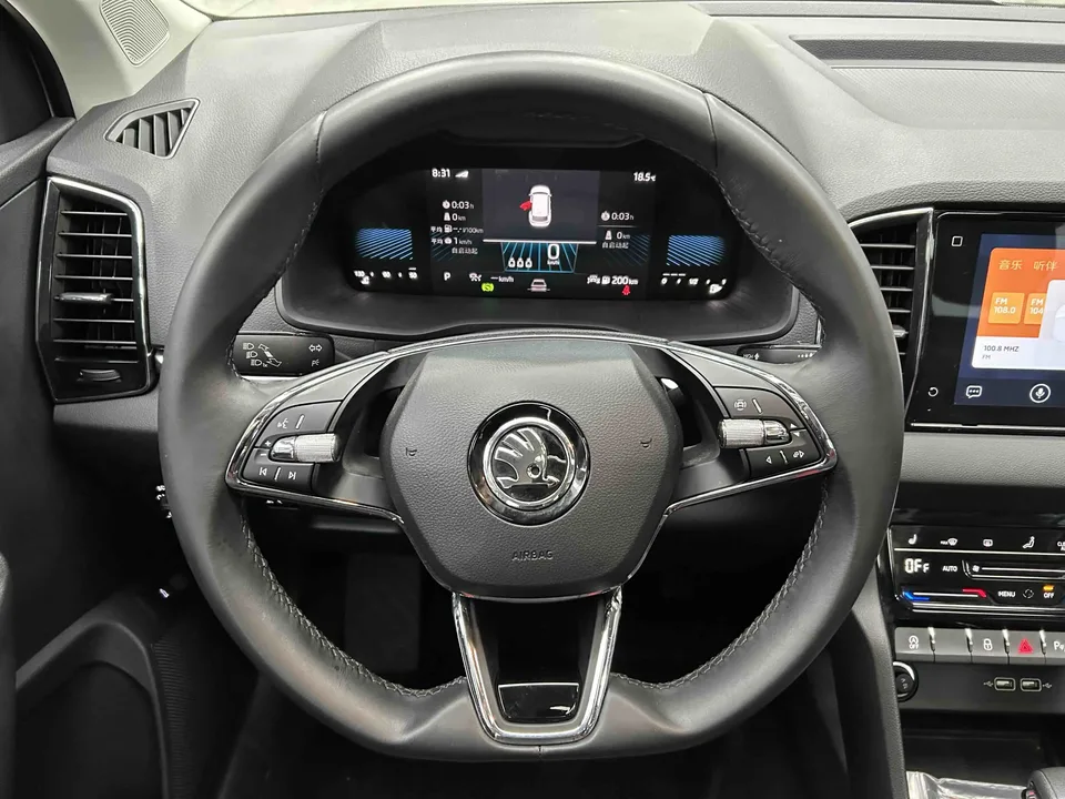 Skoda Karoq TSI280 Luxury Edition 2023 — миниатюра 5