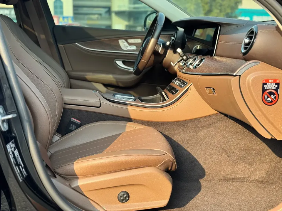 Mercedes-Benz E-Class Mercedes-Benz E-Class 2023 E 300 L luxury sedan 2023 — thumbnail 3
