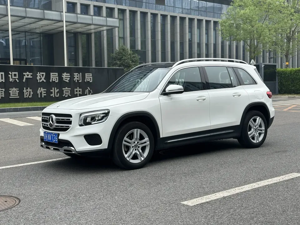 Mercedes-Benz GLB-Class 2023