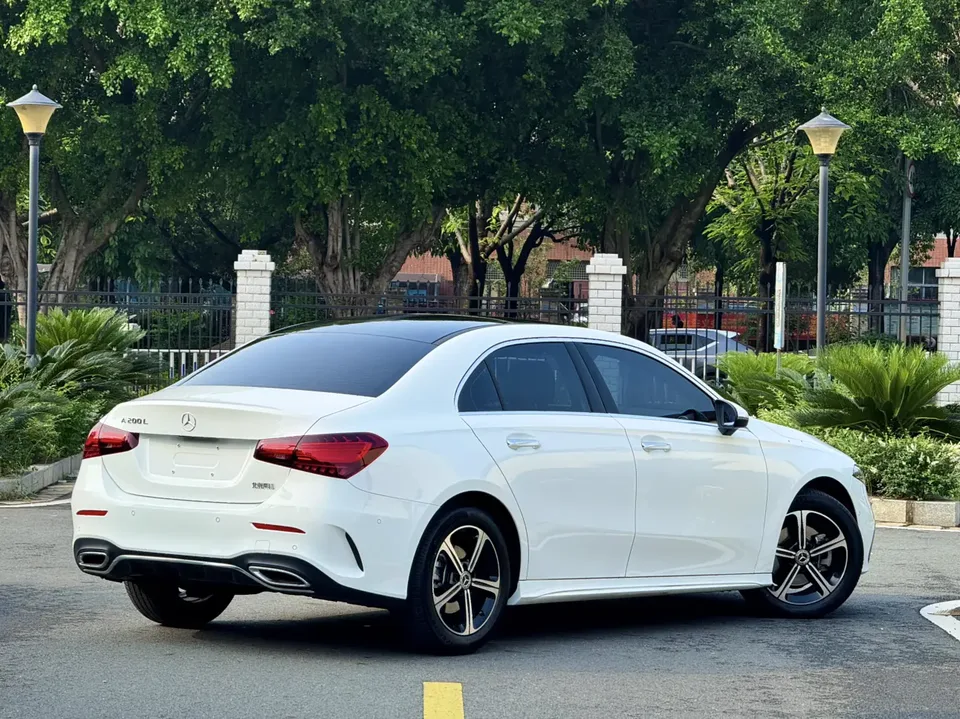 Mercedes-Benz Mercedes Benz A Class Mercedes-Benz A-Class 2024 A 200 L Fashion Edition 2024 — миниатюра 2