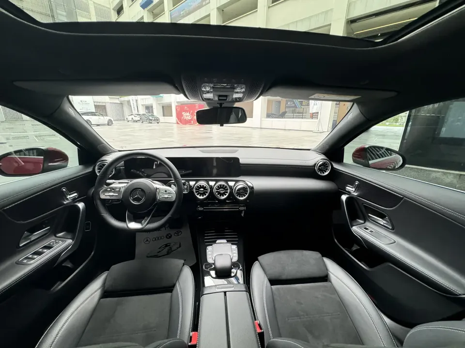 Mercedes-Benz Mercedes Benz A Class second facelift A 200 L sports sedan fashion version 2023 — миниатюра 4