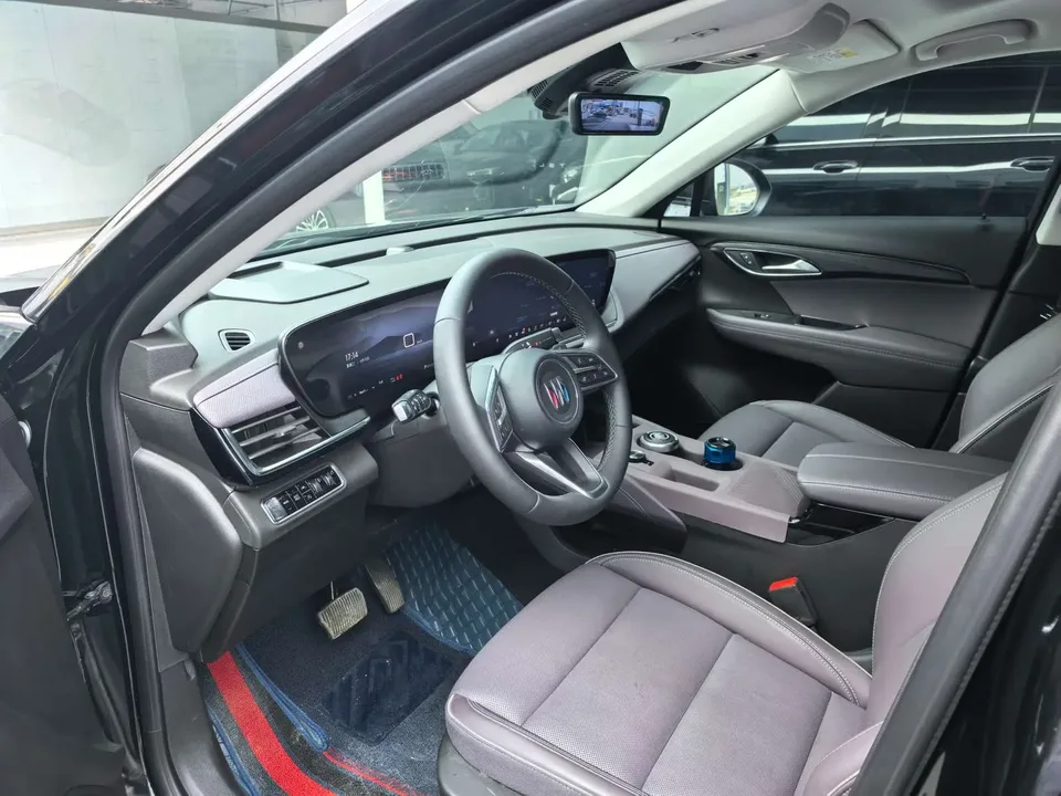 Buick Envision 2026 Envision Envision Plus 28T 4WD Platinum Edition 2025 — миниатюра 3