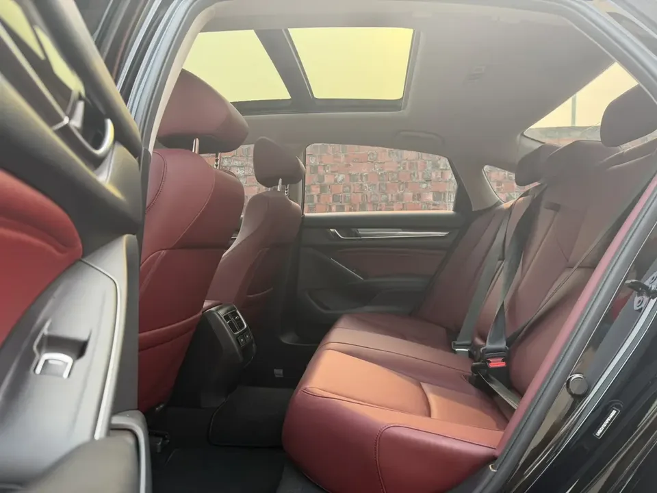 Honda Accord 2022 Accord 260TURBO Fantasy Night Premium Edition 2023 — миниатюра 3