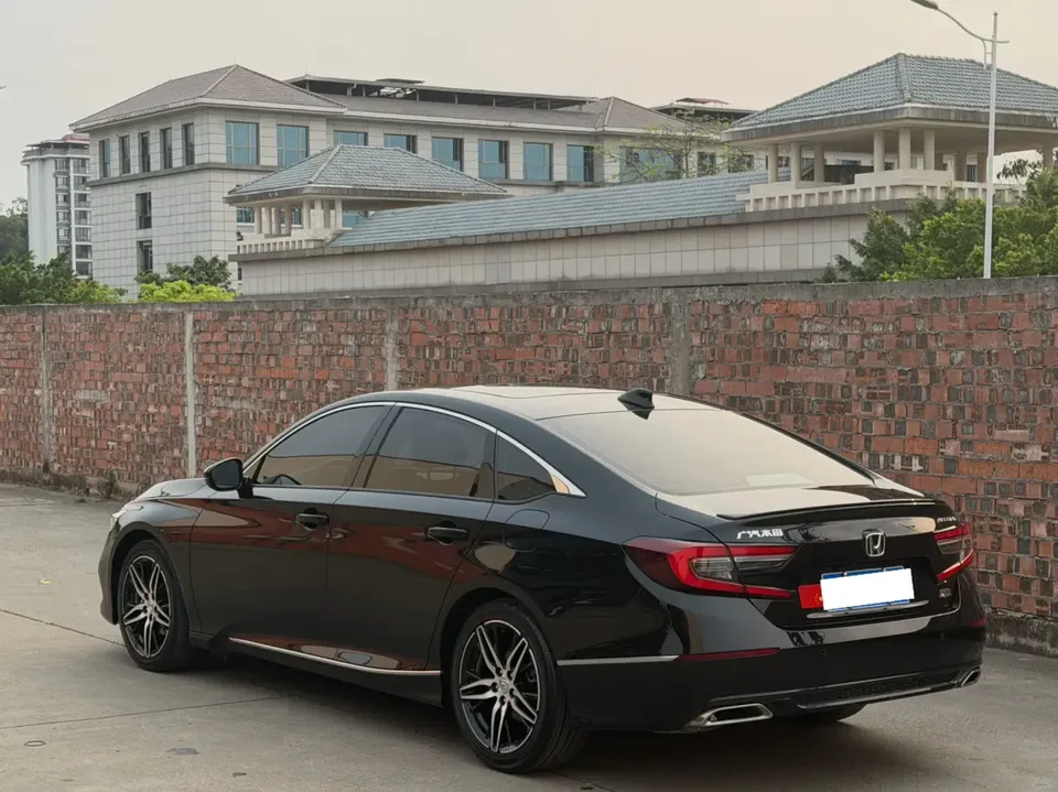 Honda Accord 2022 Accord 260TURBO Fantasy Night Premium Edition 2023 — миниатюра 4