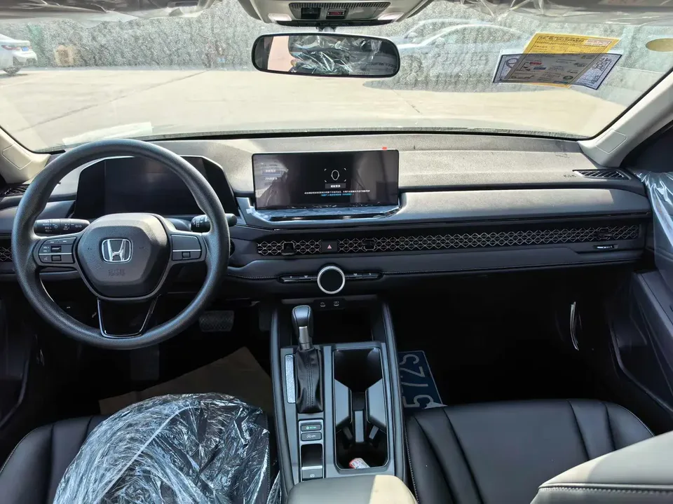 Honda Accord Accord 2025 Sharp T-Motion 260TURBO Comfort Edition 2026 — миниатюра 3
