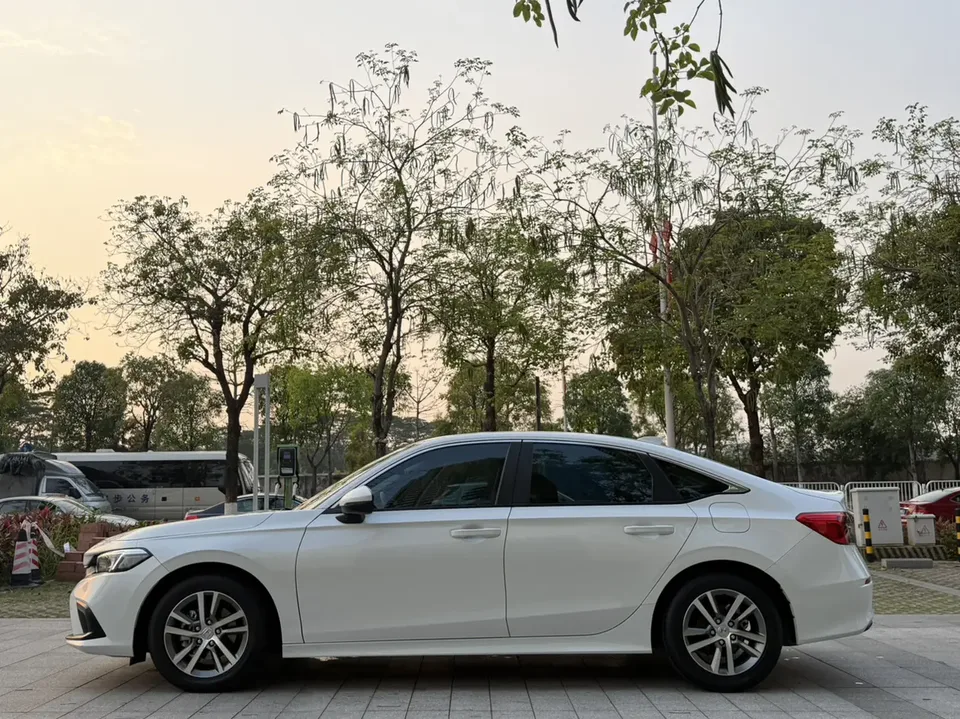 Honda CIVIC 2022 Civic 240TURBO CVT Dynamic Edition 2023 — миниатюра 4