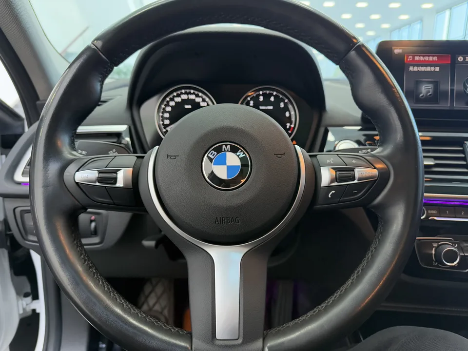 BMW 1 Series BMW 1 Series 2021 120i M Sport Night Edition 2022 — миниатюра 4