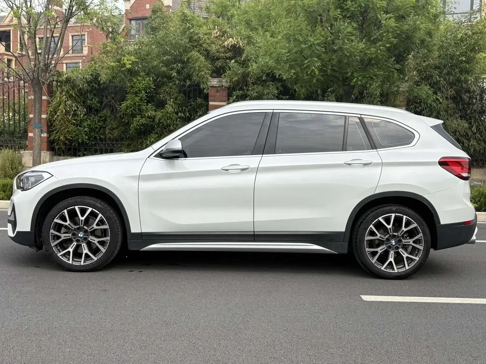 BMW X1 facelift xDrive25Li exclusive model 2023 — миниатюра 4