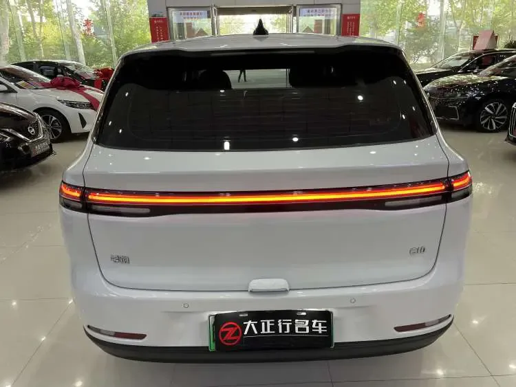 Leapmotor Zero running C10 Pure Electric 530 Comfort Edition 2025 — миниатюра 2