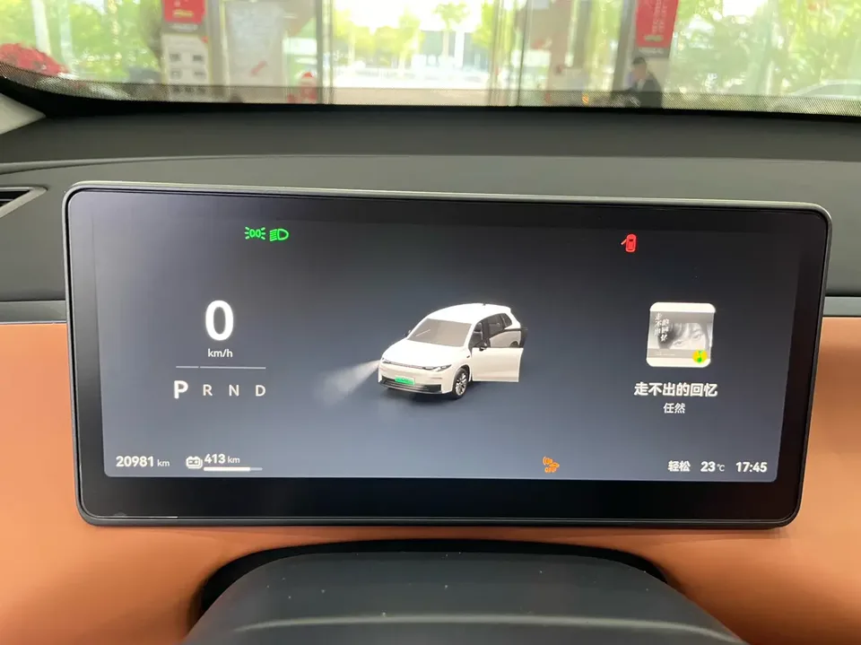 Leapmotor Zero running C10 Pure Electric 530 Comfort Edition 2025 — миниатюра 5