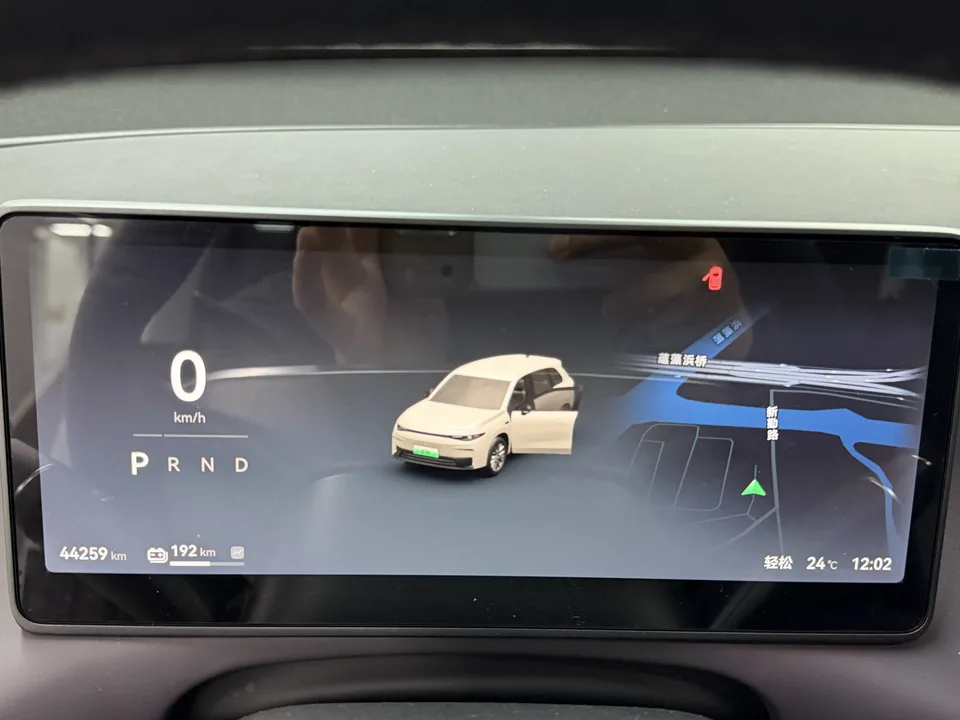 Leapmotor Zero running C10 Pure Electric 530 Comfort Edition 2024 — миниатюра 2