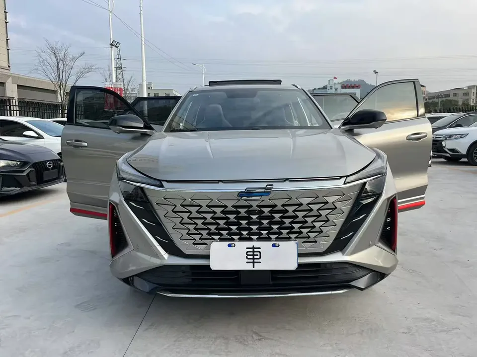 Oshan Changan Auchan Z6 Changan Auchan Z6 2022 Blue Whale 1.5T DCT Zhizun Edition 2023 — миниатюра 3