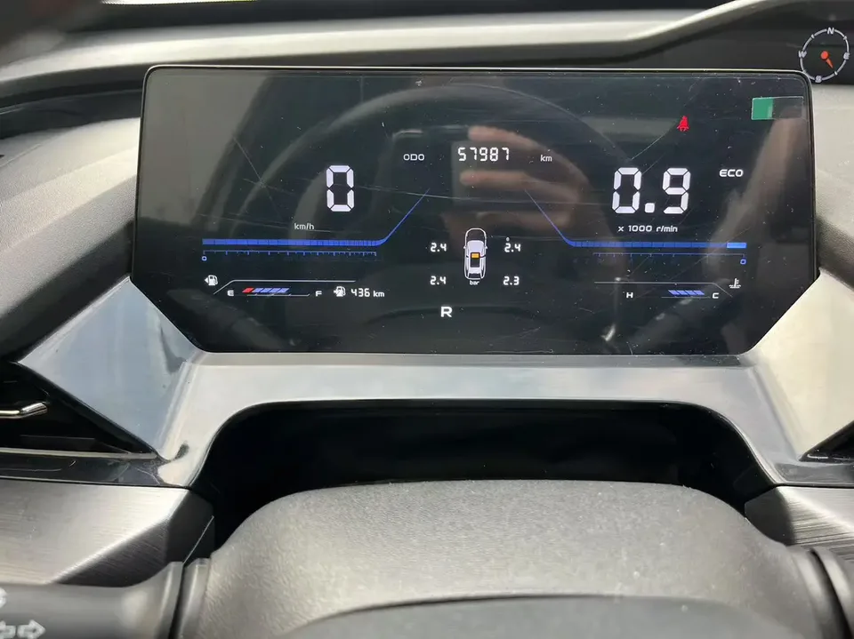 Oshan Changan Auchan Z6 Changan Auchan Z6 2022 Blue Whale 1.5T DCT Zhizun Edition 2023 — миниатюра 5