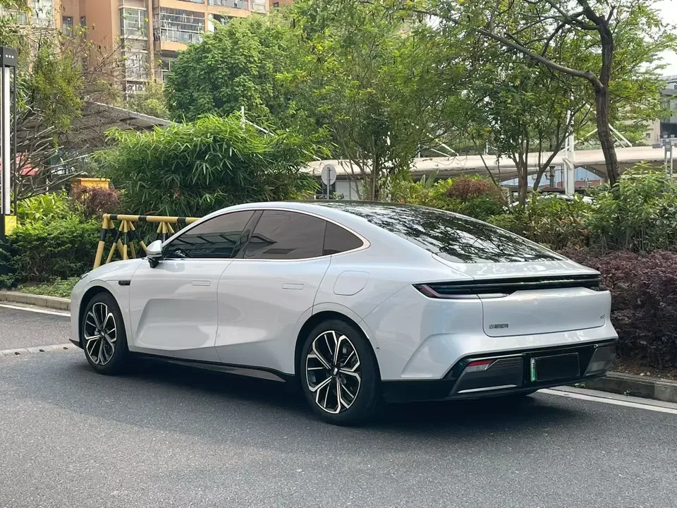 Geely Galaxy E8 700km Long-distance Intelligent Driving Edition 2025 — миниатюра 3