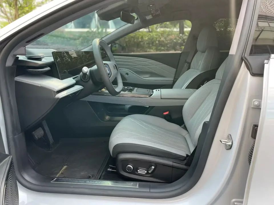 Geely Galaxy E8 700km Long-distance Intelligent Driving Edition 2025 — миниатюра 4