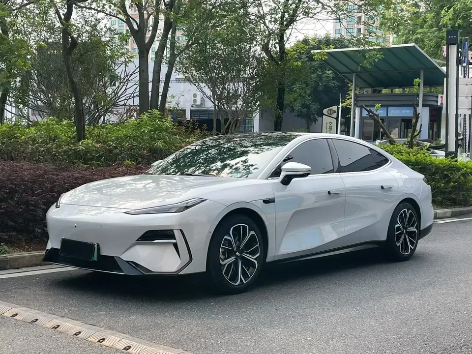 Geely Galaxy E8 700km Long-distance Intelligent Driving Edition 2025 — фото 1, купить с доставкой в Москву