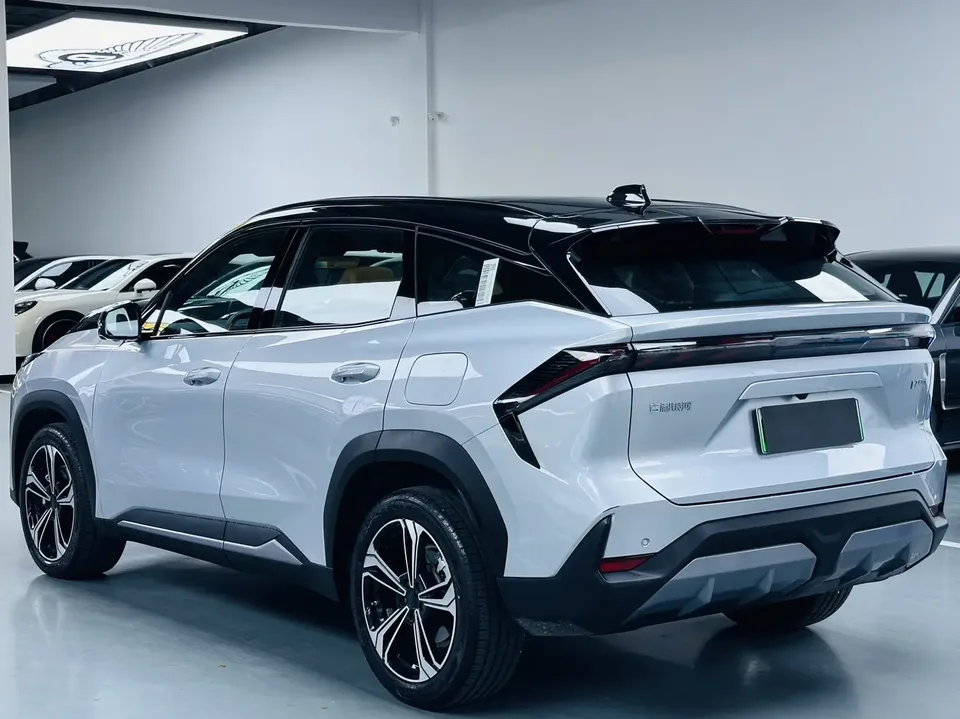 Geely Galaxy L7 1.5L EM-i 115km Exploration Edition 2025 — миниатюра 5