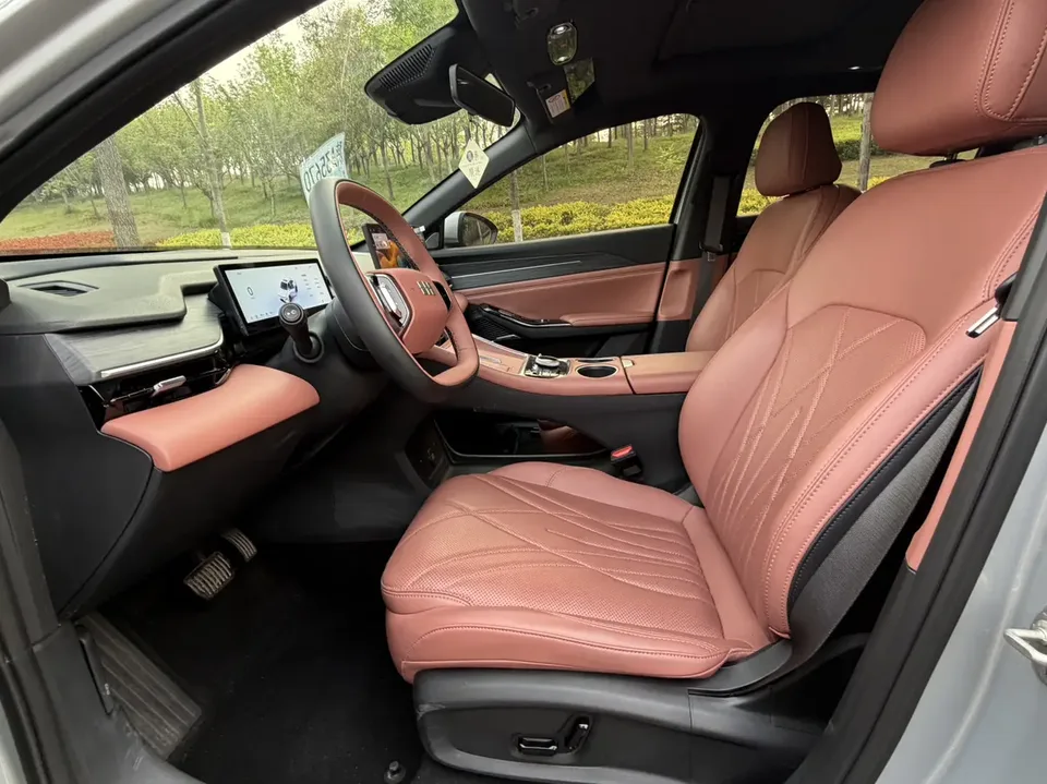 Geely Galaxy L6 1.5 EM-i DHT 140KM Starship Edition 2025 — миниатюра 4