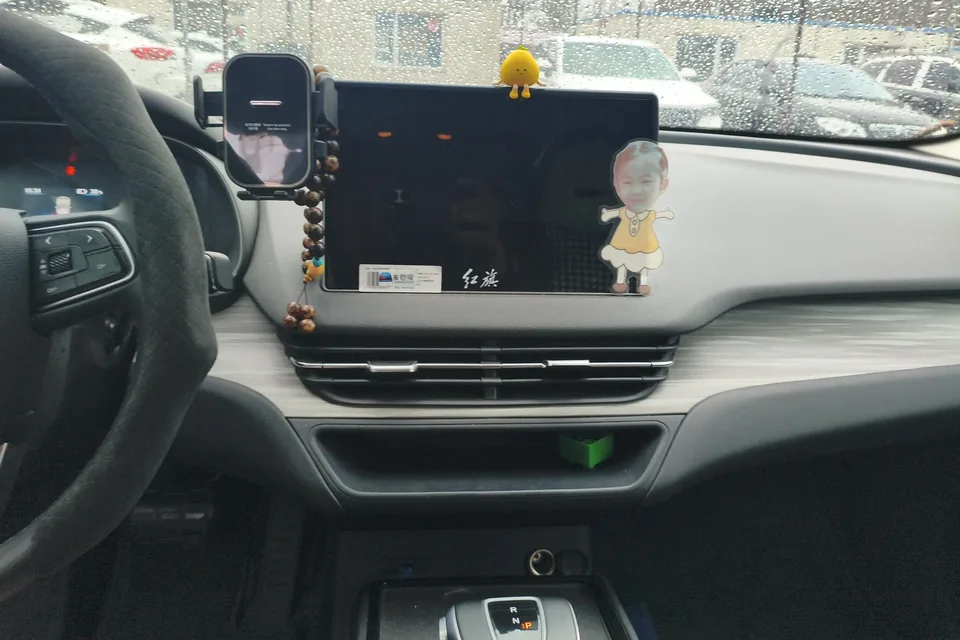 Hongqi E-QM5 Hongqi E-QM5 2023 620KM PLUS Edition 2023 — миниатюра 4