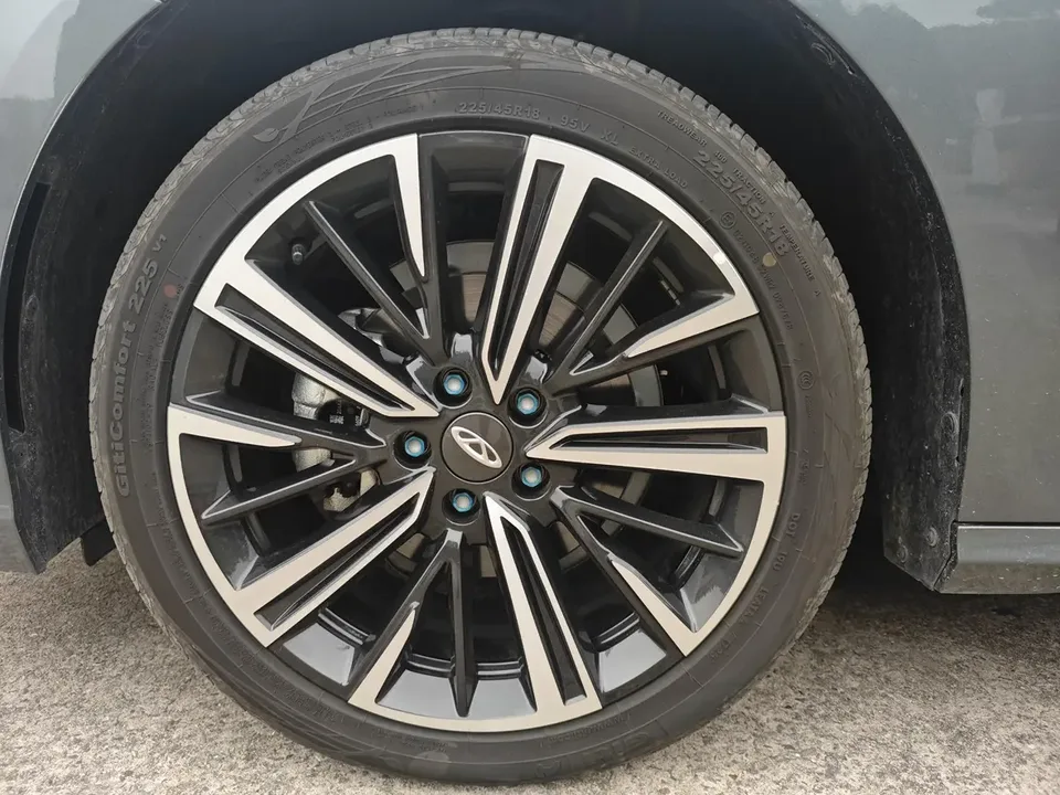 Chery Arrizo 8 PRO 290TGDI DCT Luxury Edition+ 2025 — миниатюра 3