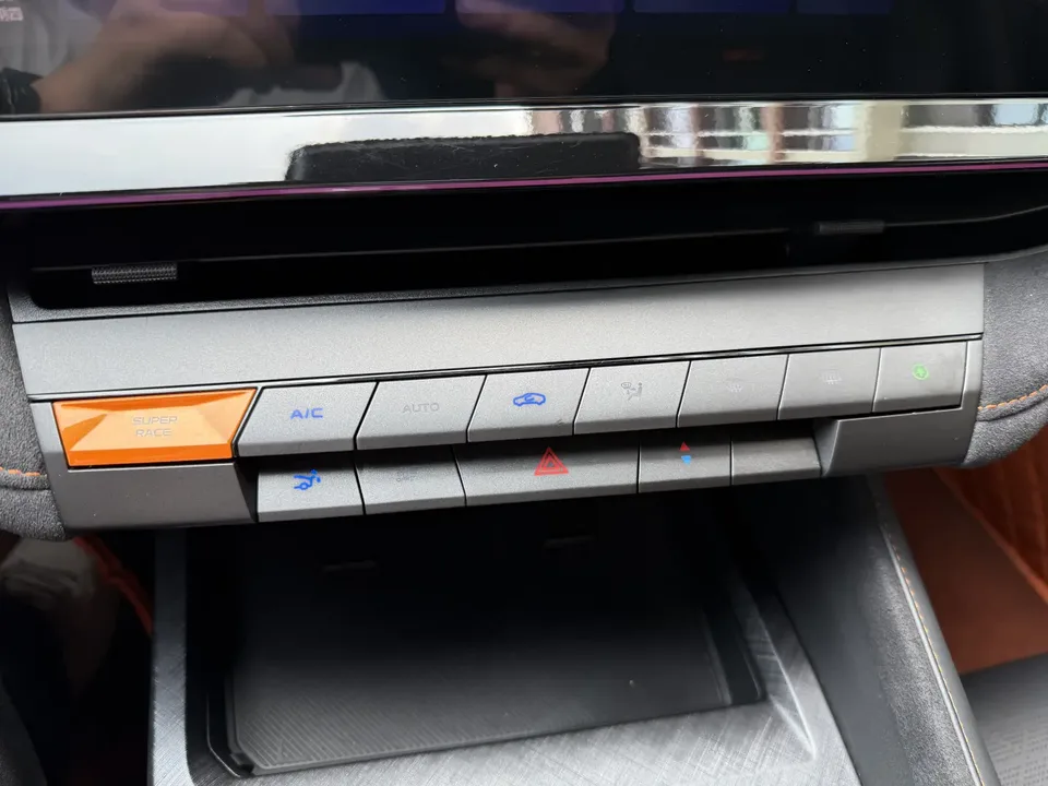 Changan UNI-V 2.0T Speed Edition 2023 — миниатюра 3