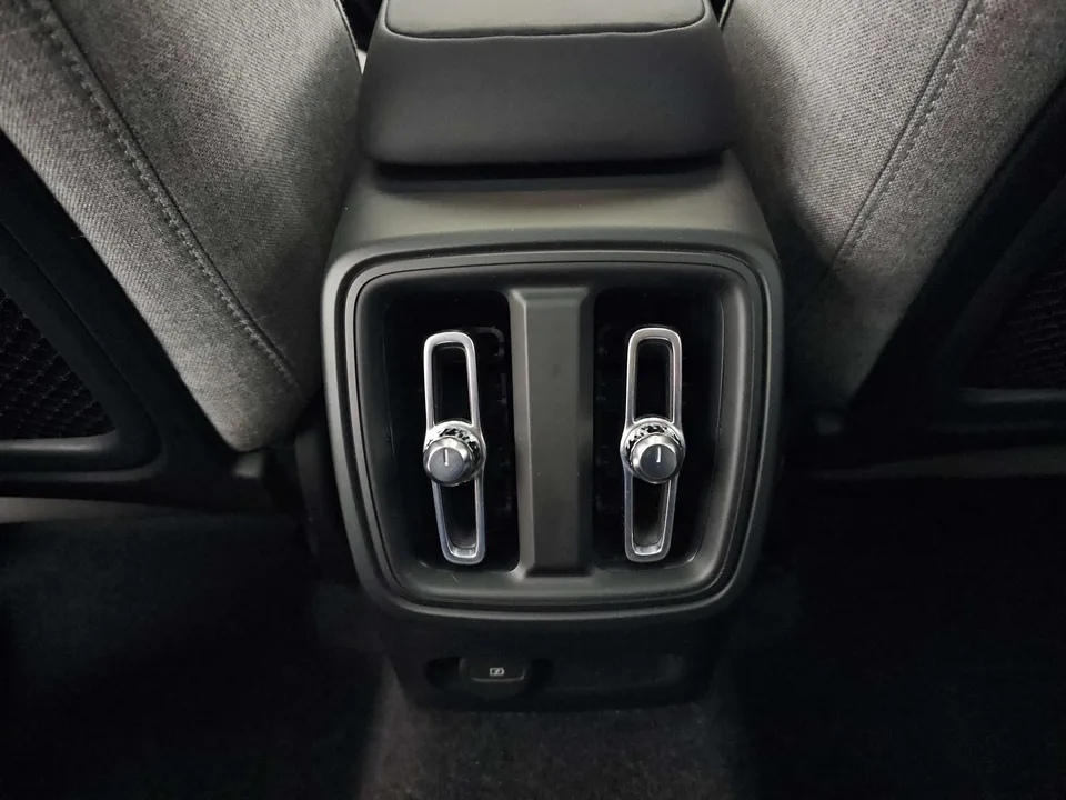 Volvo C40 EV Long Range Edition 2023 — миниатюра 3