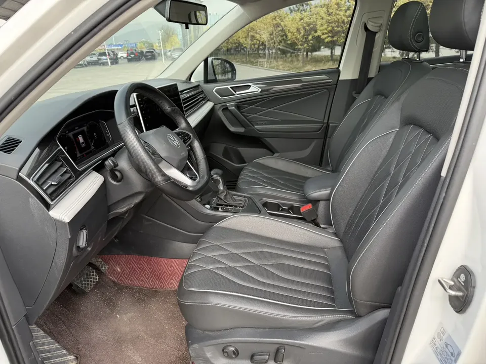 Volkswagen Tiguan L Tiguan L 2022 330TSI Automatic 2WD Comfort Edition 2022 — миниатюра 3